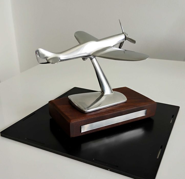 model samolotu polerowany metal art deco