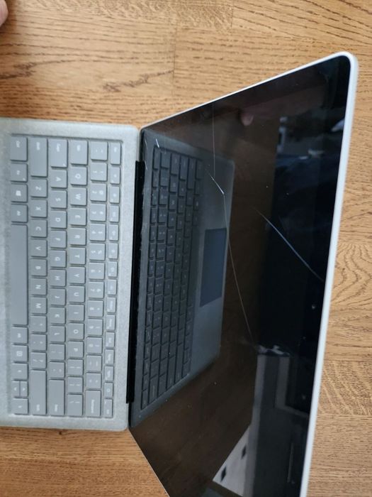 Ноутбук surface з тачскріном ціна договірна