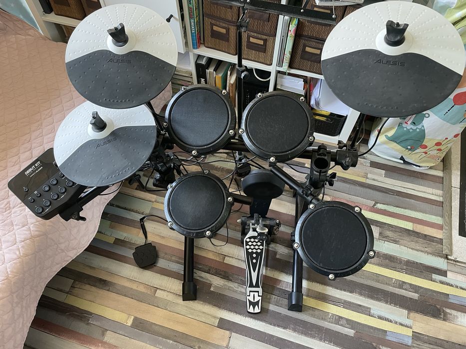 Perkusja elektronicza Alesis Debut Kit + Dodatki