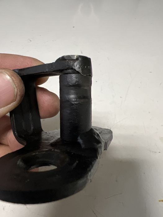 Ригель на Volkswagen T5 ляда, скоба замка ляди, замок ляди