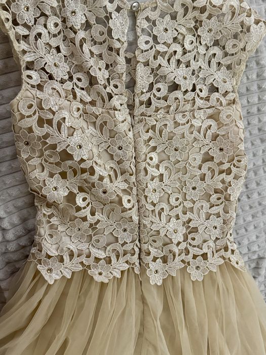 Сукня вечірня бежевого кольору