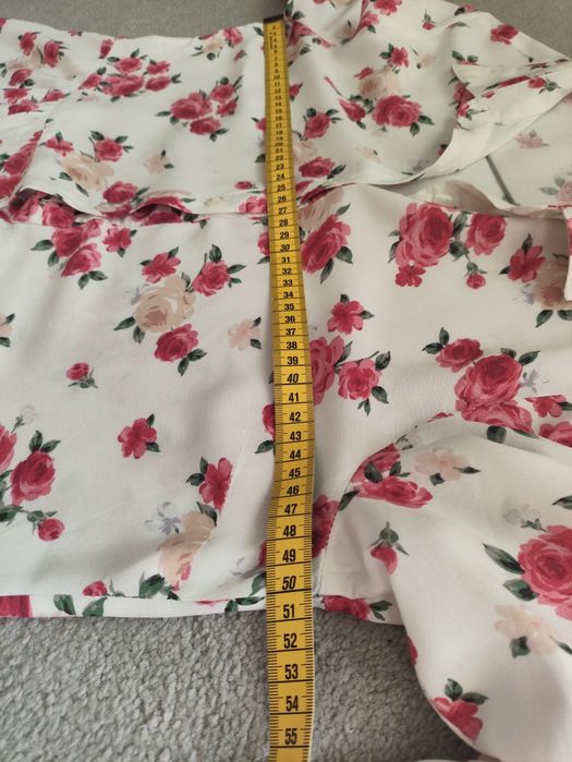 Letnia sukienka w róże CROPP