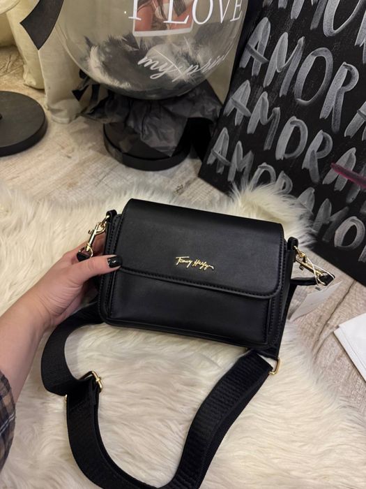 Сумка чорна кросбоді Tommy Hilfiger