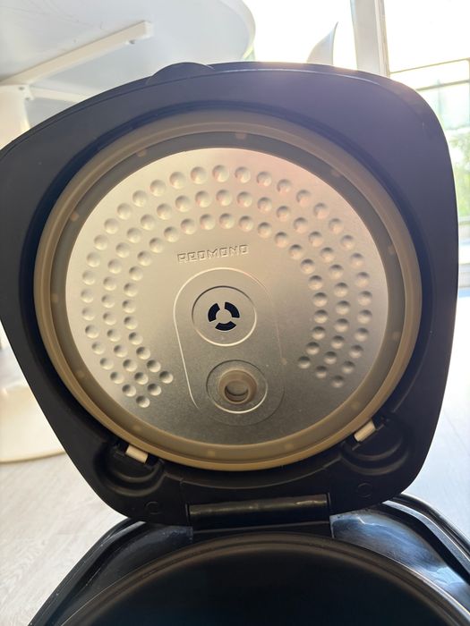 Multicooker redmond