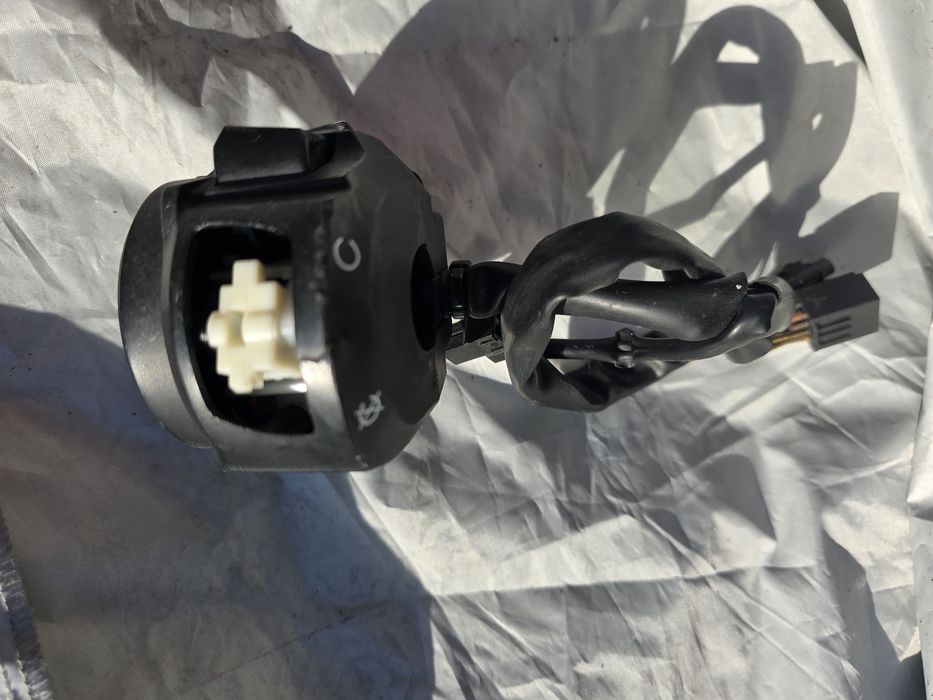 Plastiki do Suzuki gsx-r1000 k9 i przełącznik prawy