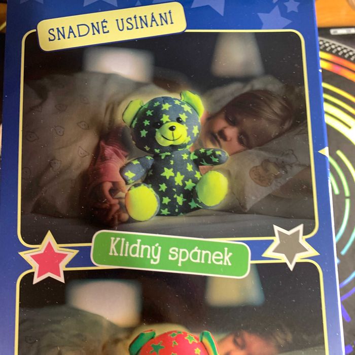 Плюшевий  ведмідь Тедді світиться у темряві