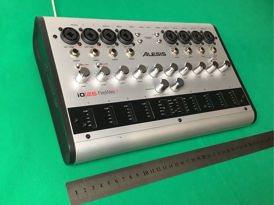 Alesis IO26 аудіо інтерфейс для Apple Mac Mini/PC