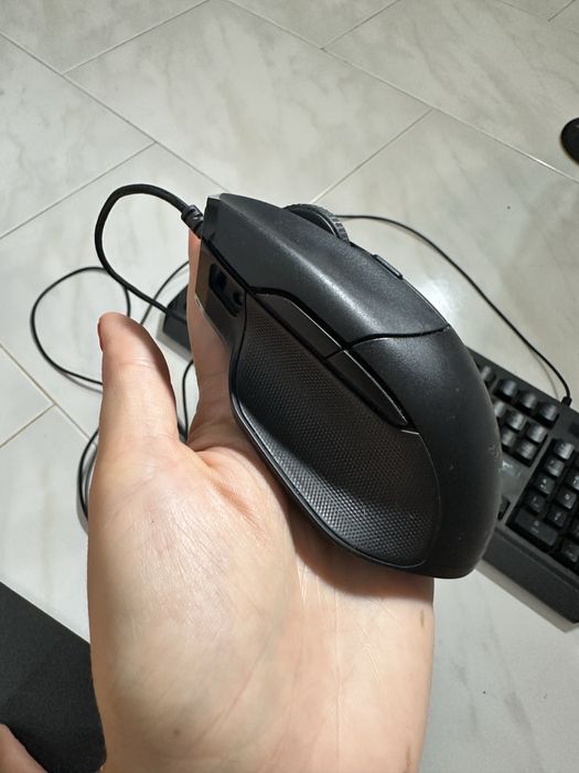 rato gaming Razer Basilisk Essential + teclado Tracer
