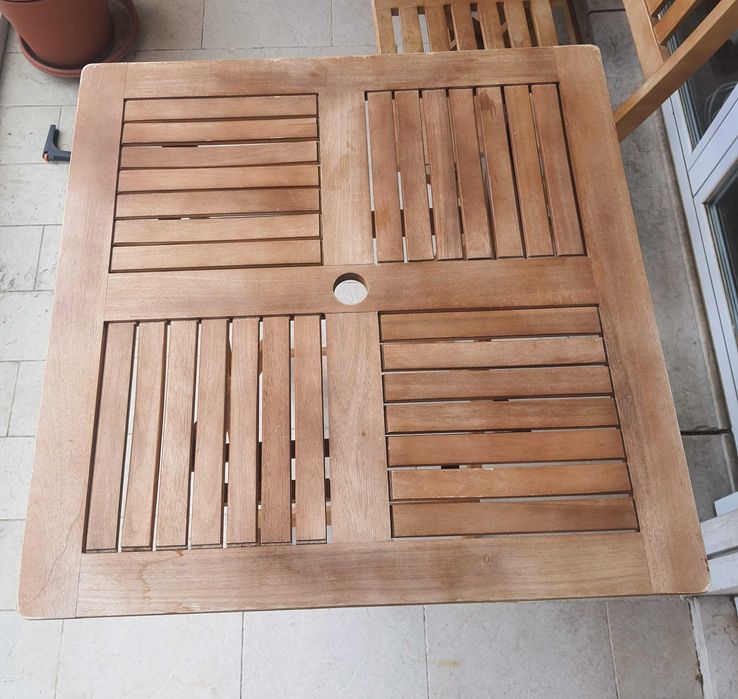 Conjunto mesa e cadeiras para exterior