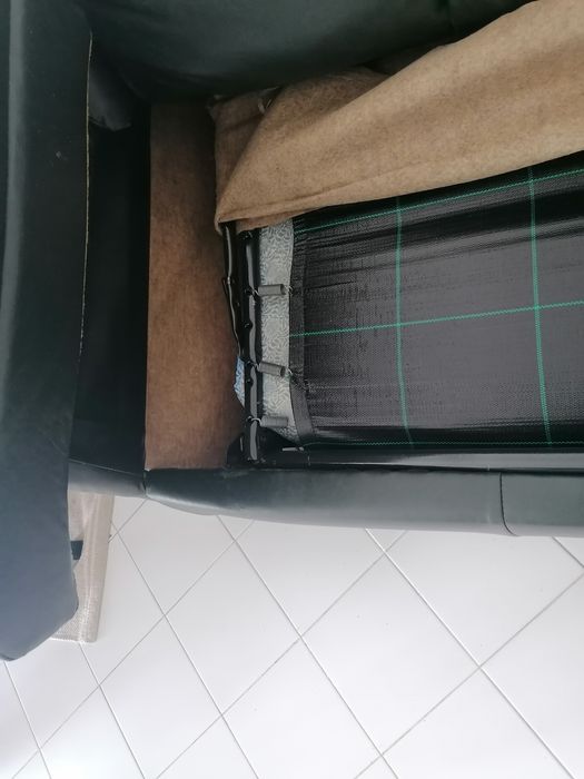 Sofá cama em pele verde