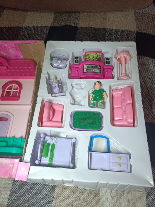 Іграшковий дім для кукол