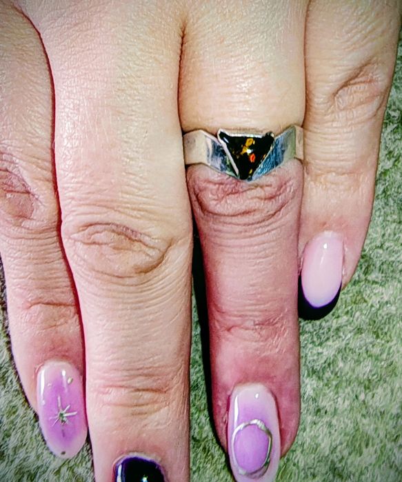 Srebrny pierścionek z bursztynem R15/16 nowy autorski