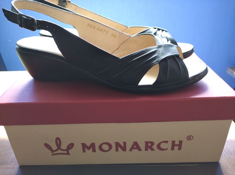 Босоножки Monarch