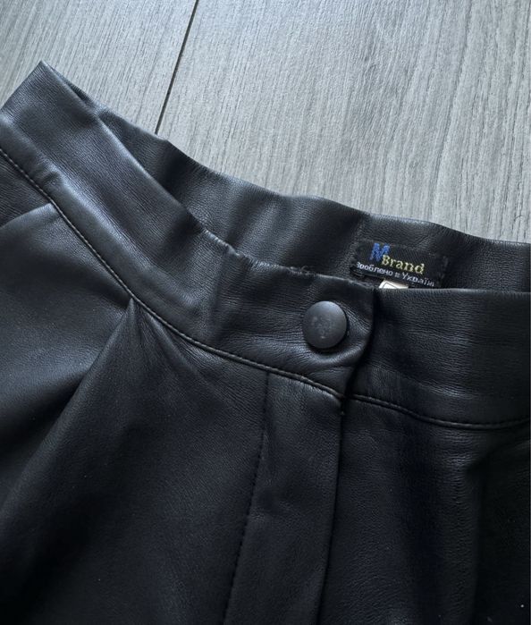 Трендові шкіряні шорти