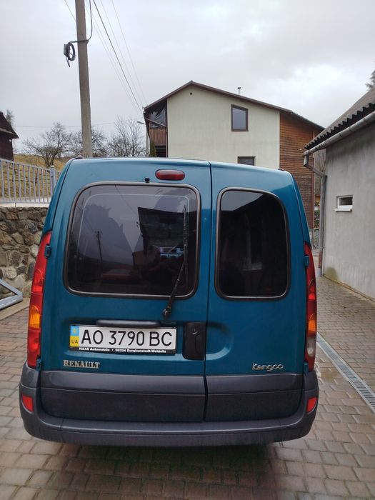 Автомобіль Рено Кенго