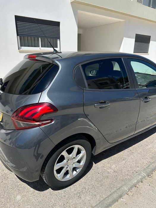 PEUGEOT 208 1.2 PureTech — APENAS 17.972 KM