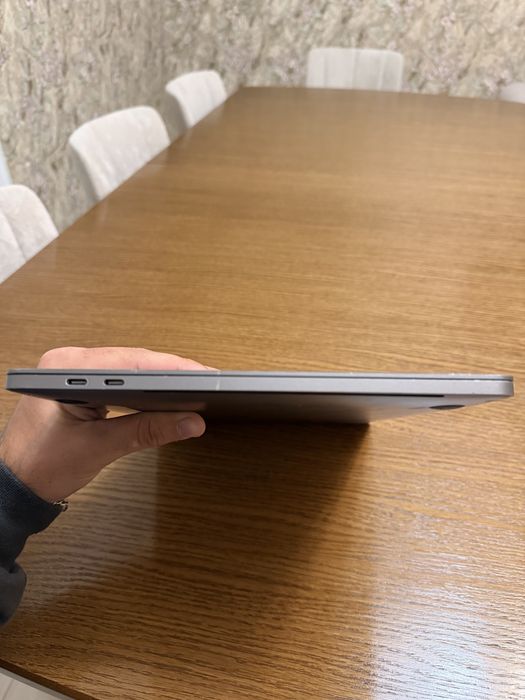 Продам MacBook Pro 13” 2019 р