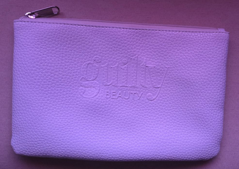 Bolsa de maquilhagem da Guilty