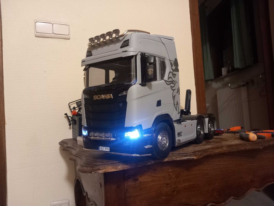 Vendo camião scania serie S, escala 1/14 original Tamiya