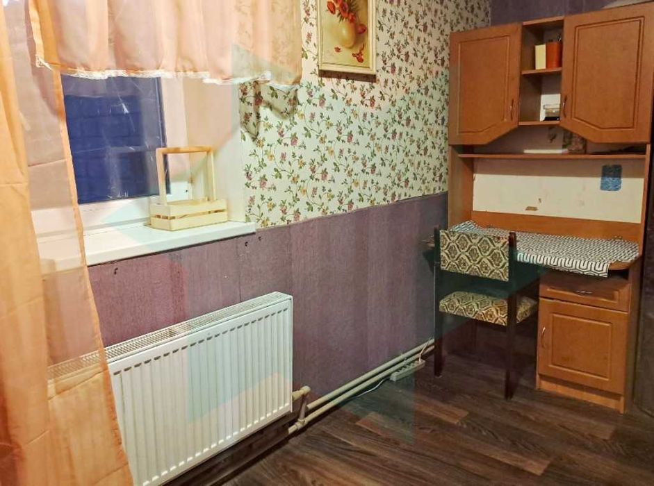 Продам  утеплений будиночок у центрi Новоолександрівці