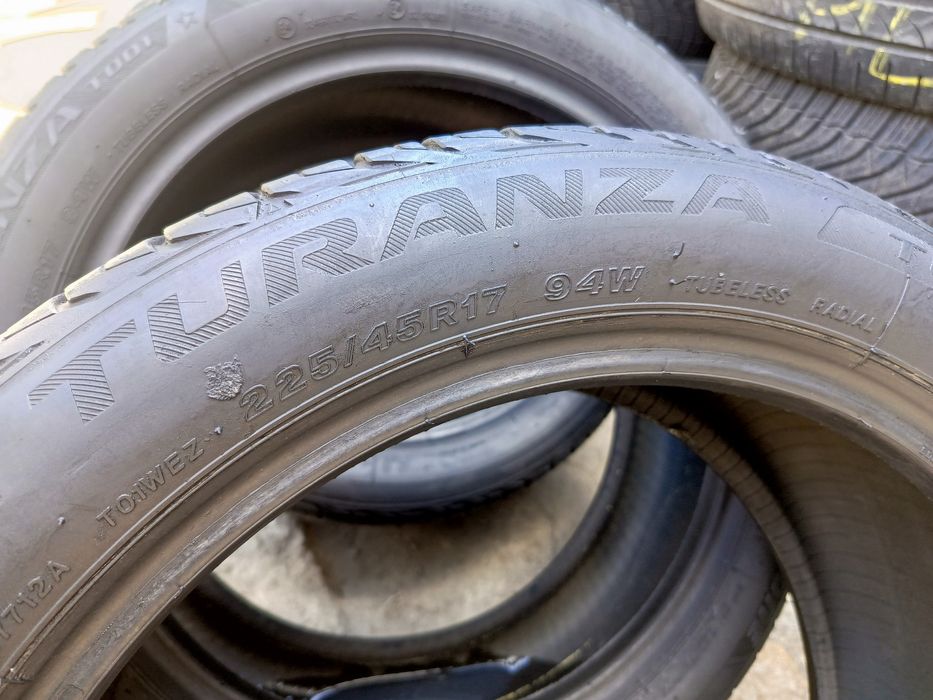 Sprzedam prawie nowe opony Bridgestone 225/45 r17