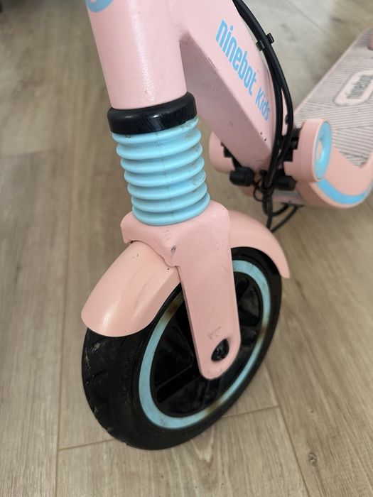 електросамокат Ninebot Kids Scooter E8 Pink.