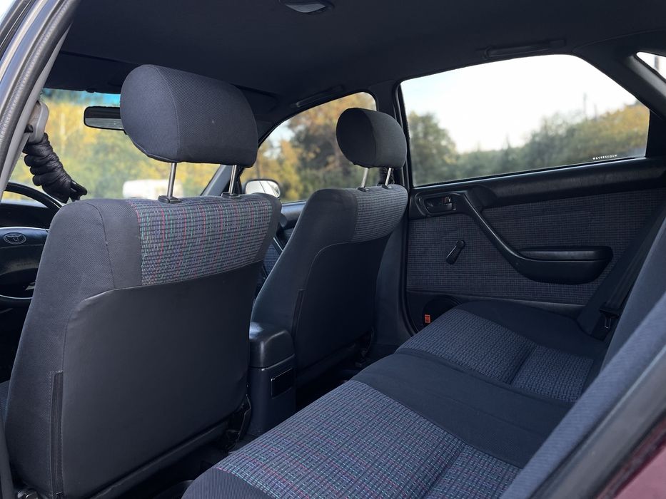 Toyota Carina E 1.6 бензин
