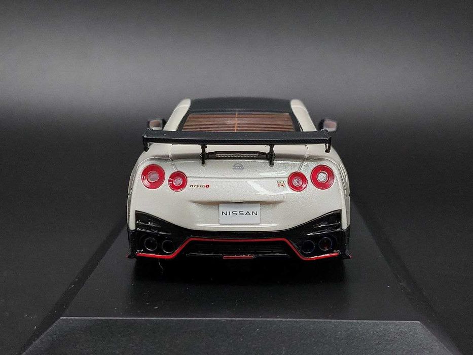 Масштабна модель 1/43 Nissan GT-R R35 Nismo від Kyosho
