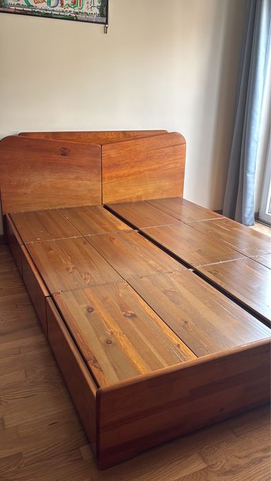 Cama de casal com gavetas, marca Cerne