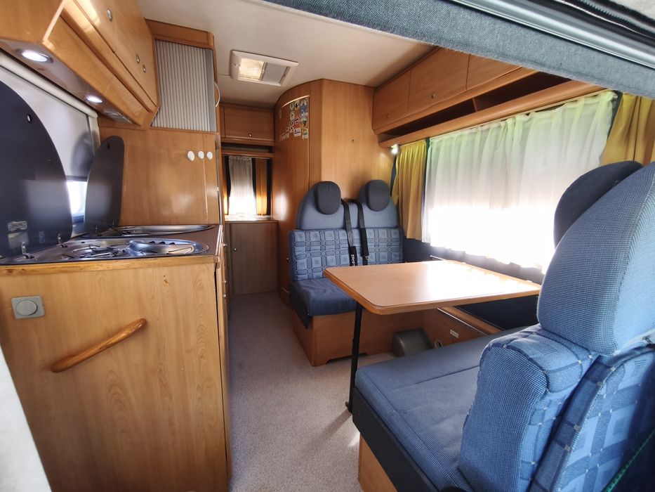 Autocaravana com A/C  2.8 6lugares de livrete
