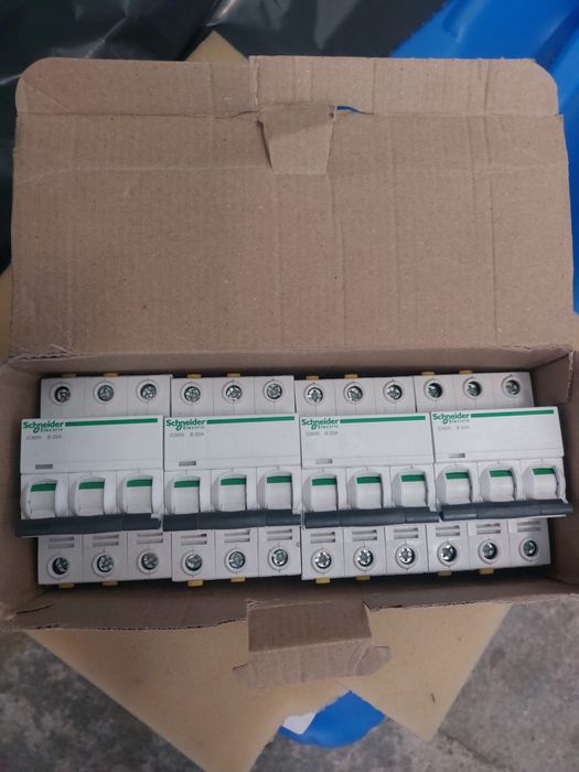 Wyłącznik nadprądowy 3P B 20A Schneider A9F03320