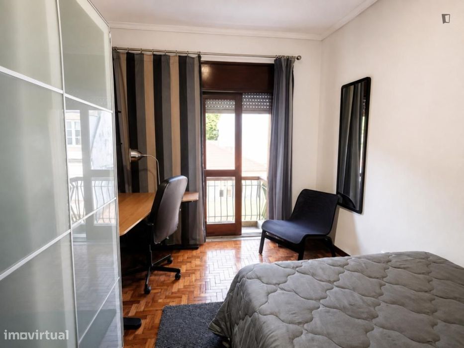 Quarto - localizado em Santo Ildefonso Porto
