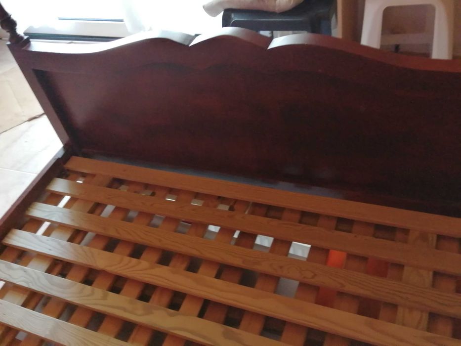 cama antiga em bom estado