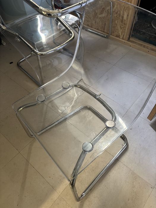 Mesa e conjunto 4 cadeiras