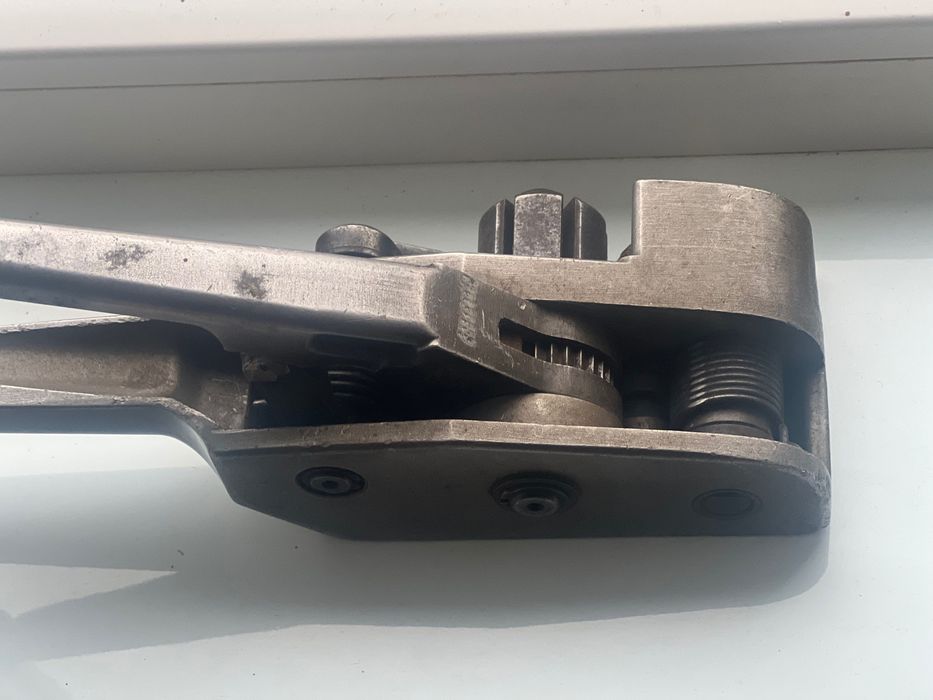 Натяжитель упаковочной ленты