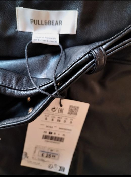 Mini saia Napa preta Pull & Bear