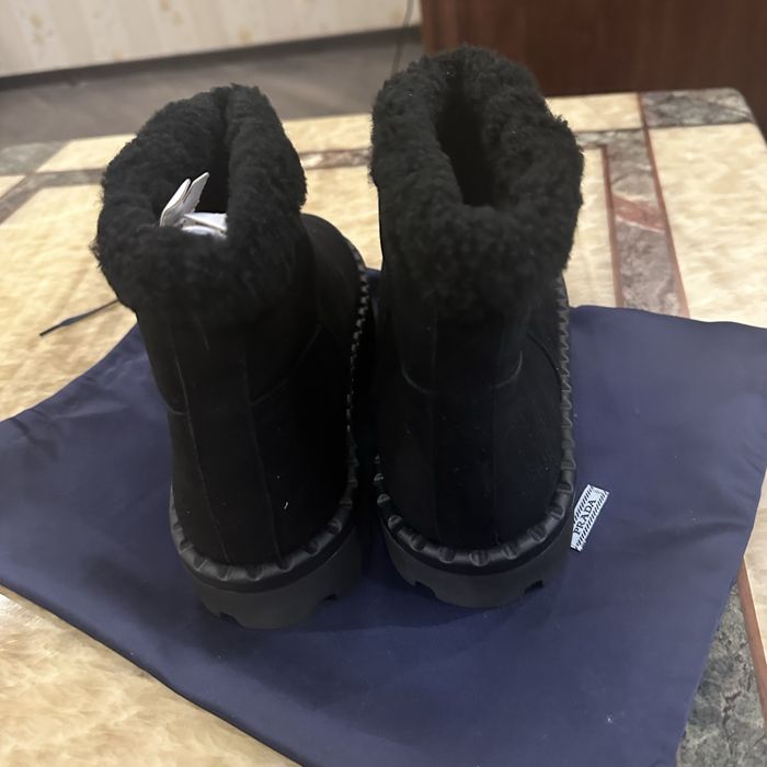 Продам Уги Prada