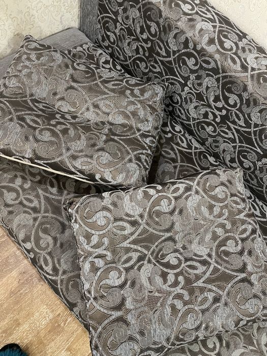 Сучасний великий диван