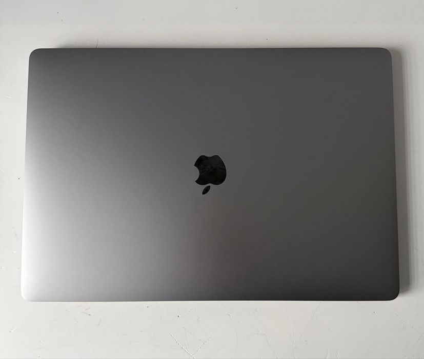 Продам свій Macbook pro 16 16GB 2019 i9 1tb. Ідеальний стан.