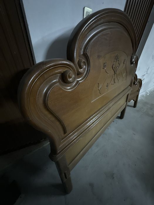 Cama de madeira maciça