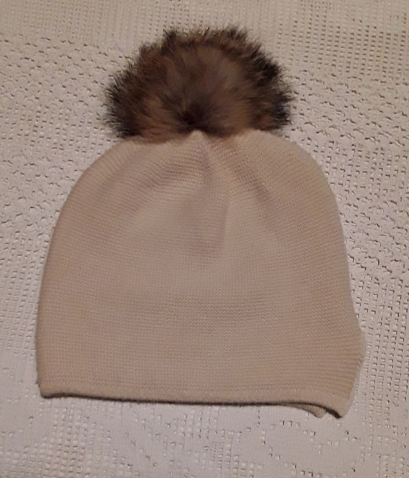 Gorro creme com pompom