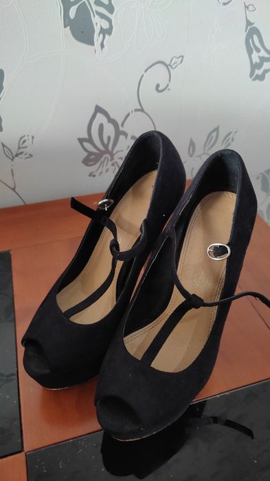 Sapatos altos de mulher