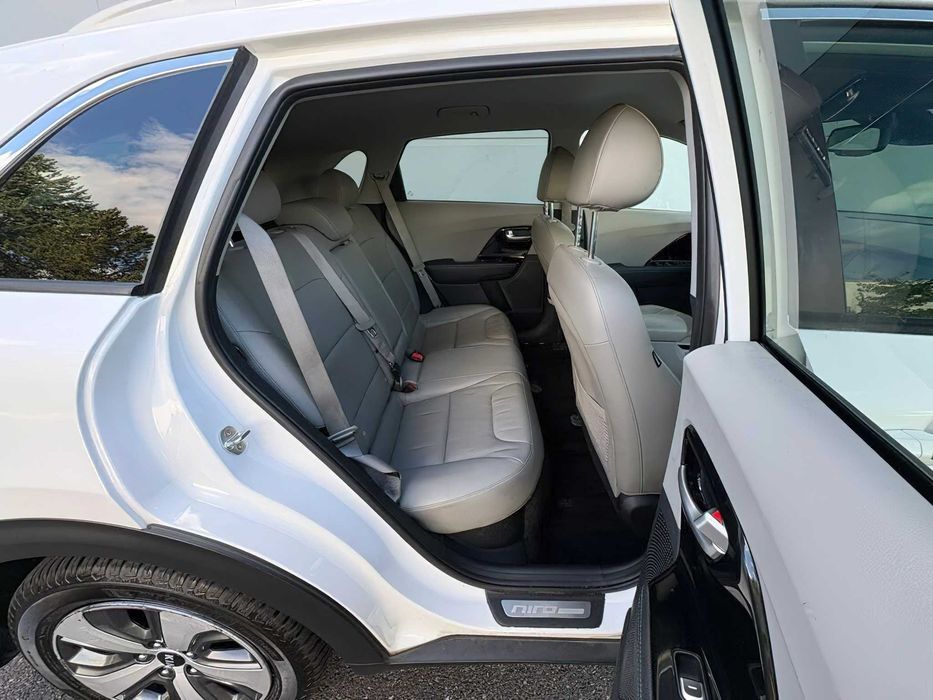 Kia Niro Hybrid      2018