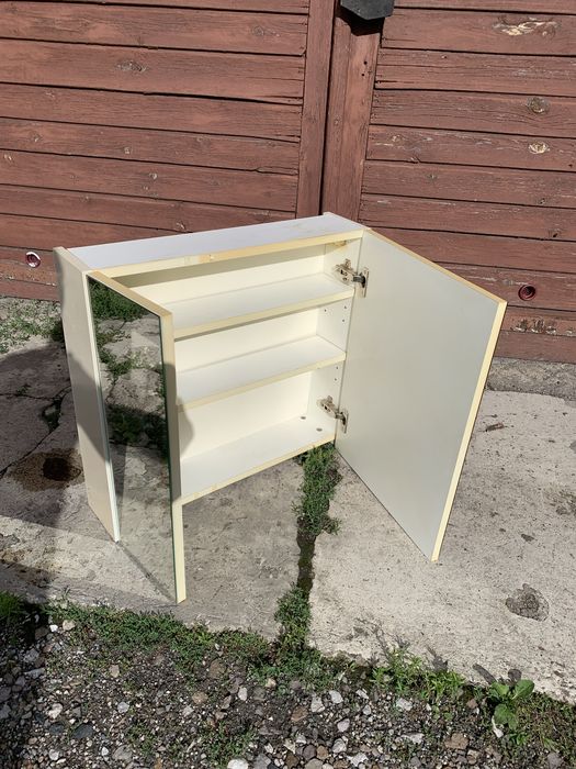 Lustro łazienkowe białe z pułkami używane