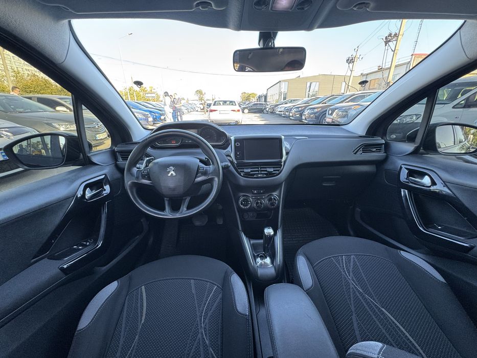 Продам Peugeot 208