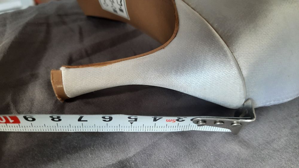 Nowe ślubne buty na obcasie satynowe 36