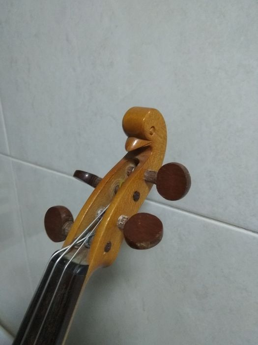 Violino 1956 dos irmãos luthiers w.& A. Jacote na Suiça  voluta cabeça