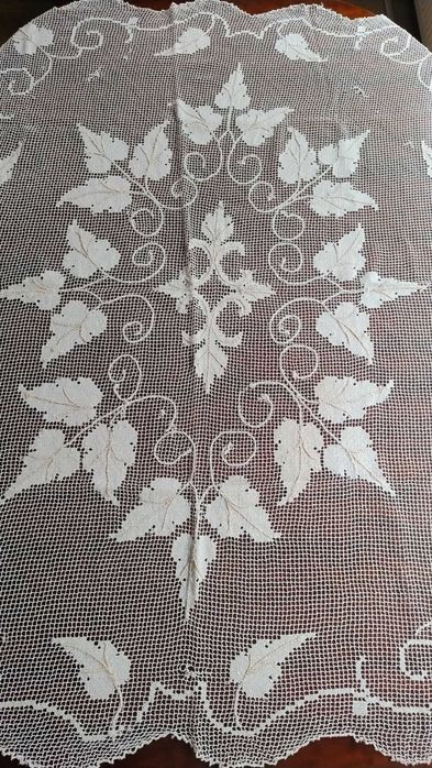 Obrus ręcznie robiony prostokątny 110x 135 cm