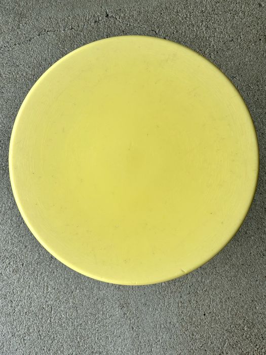 Plastikowy Żółty Taboret PRL Stołek Tam Tam Space Age Design 1970te