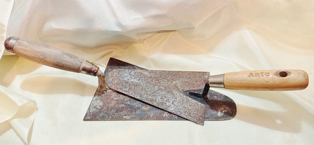 Colheres de pedreiro usadas,  em boas condições